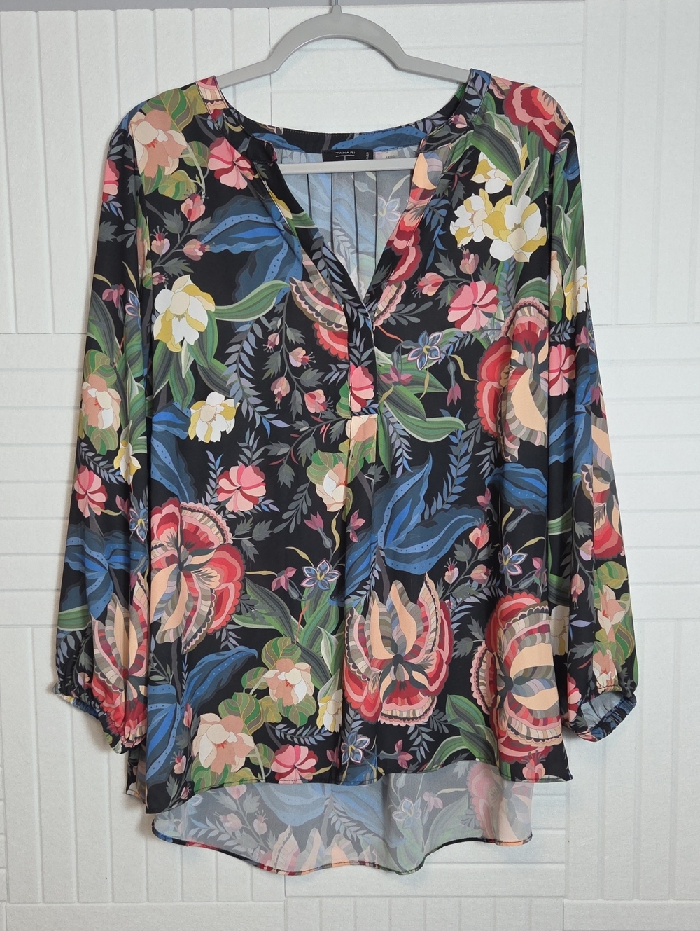 Tahari Moody Tropical Floral V Neck Blouse Size 1X
